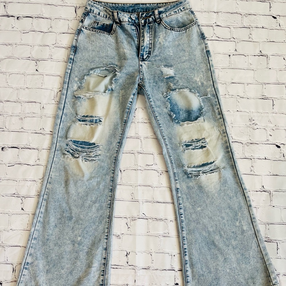 Women’s Wide Leg Flare Jean Heavy Distress size Small